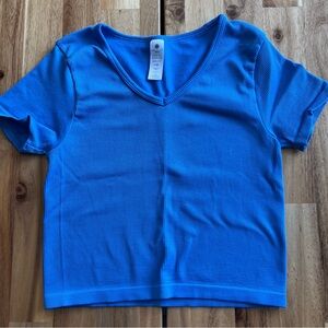 Yogalicious Girls Blue Ribbed Seamless V-Neck Tee Size L (12)